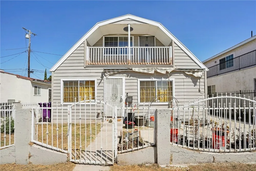 1211 E Leigh Court Long Beach, CA 90806