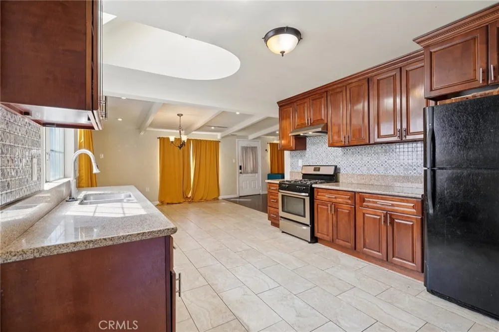 1211 E Leigh Court Long Beach, CA 90806