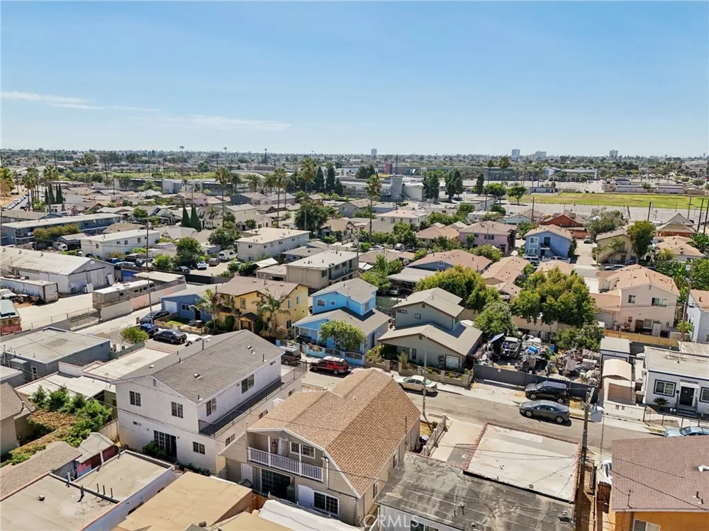 1211 E Leigh Court Long Beach, CA 90806