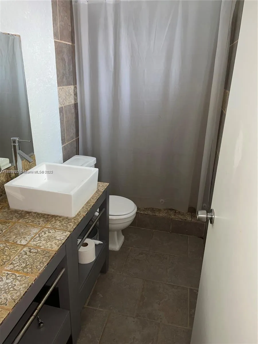 2755 NE 207th St Aventura, FL 33180