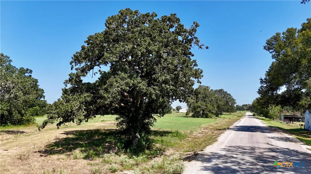 1 Harvell Lane Schulenburg, TX 78956