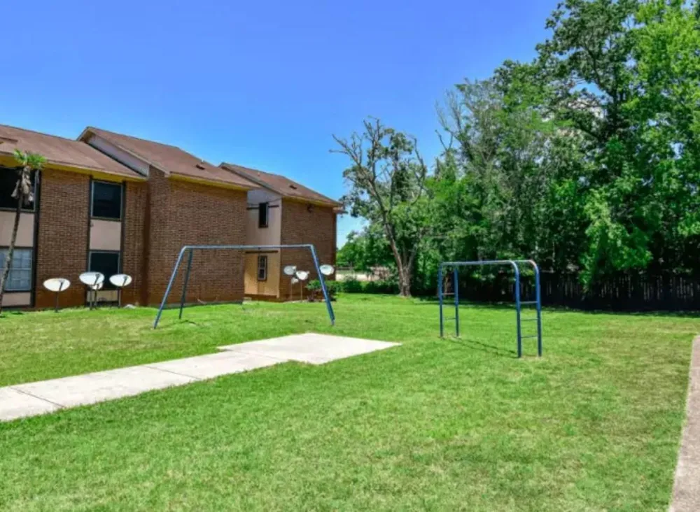 3025 Waller St Waller, TX 77484