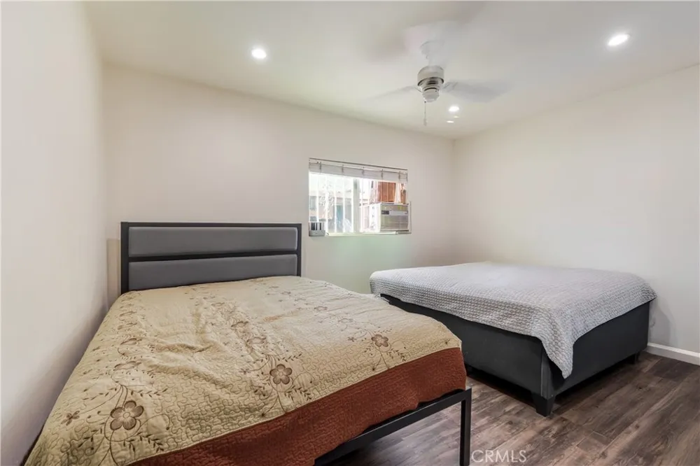 421 E 65th Los Angeles, CA 90003