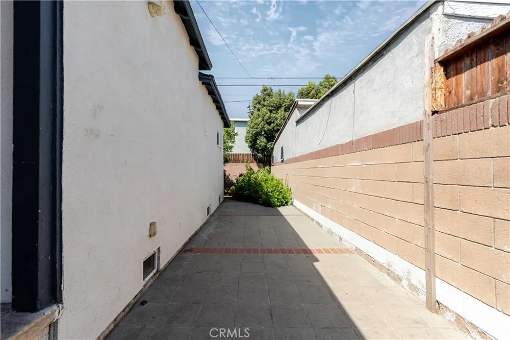 421 E 65th Los Angeles, CA 90003