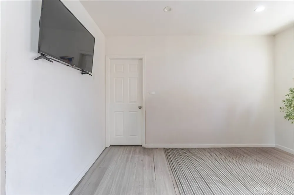 421 E 65th Los Angeles, CA 90003