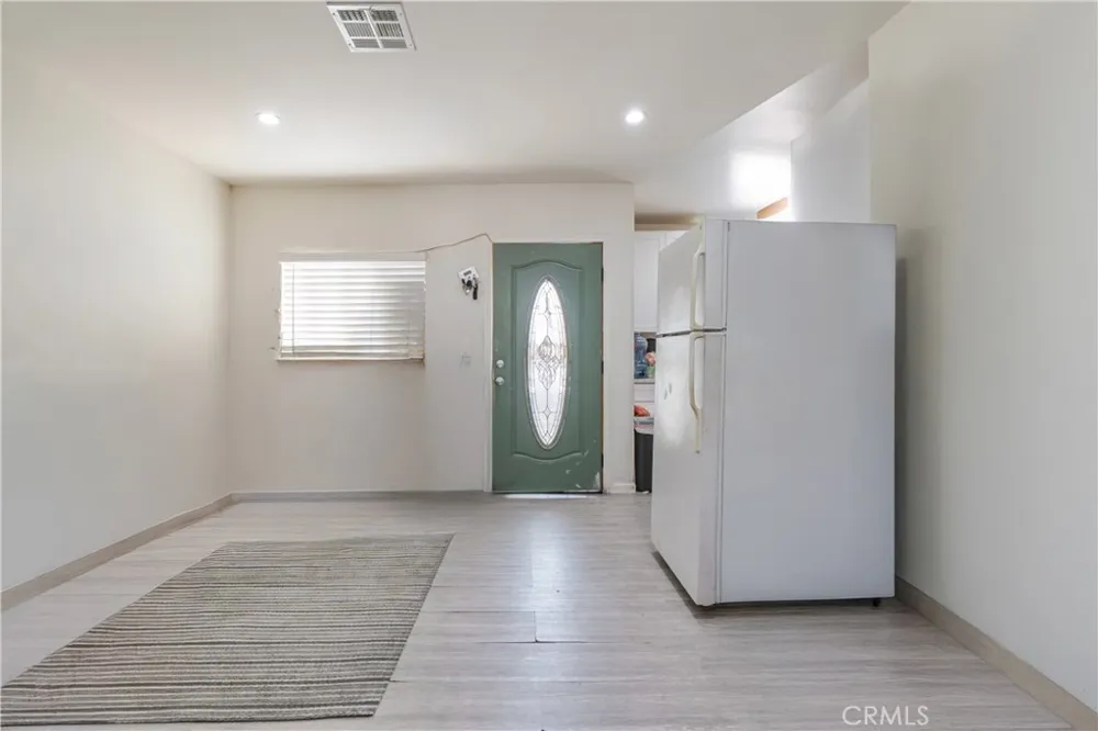 421 E 65th Los Angeles, CA 90003