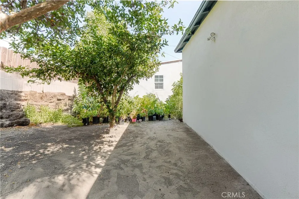 421 E 65th Los Angeles, CA 90003