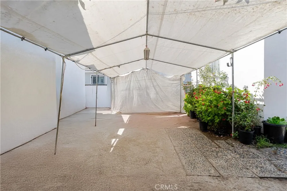 421 E 65th Los Angeles, CA 90003