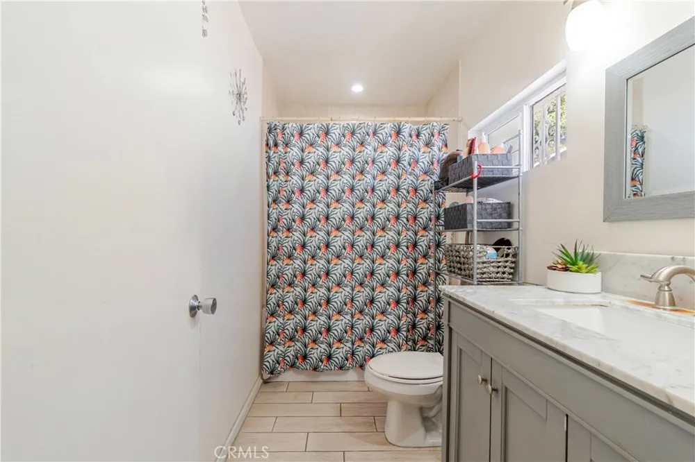 421 E 65th Los Angeles, CA 90003