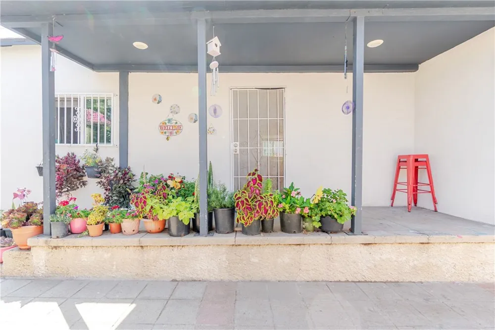 421 E 65th Los Angeles, CA 90003