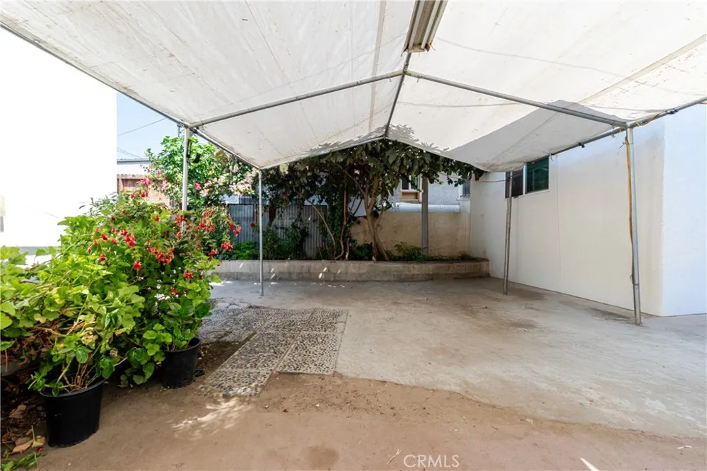 421 E 65th Los Angeles, CA 90003