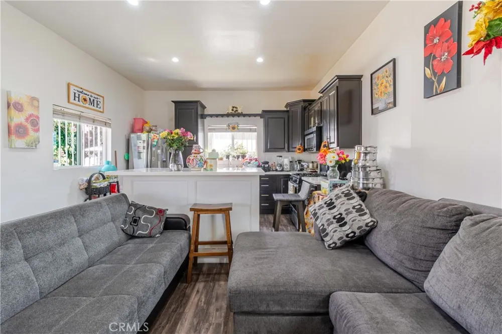 421 E 65th Los Angeles, CA 90003
