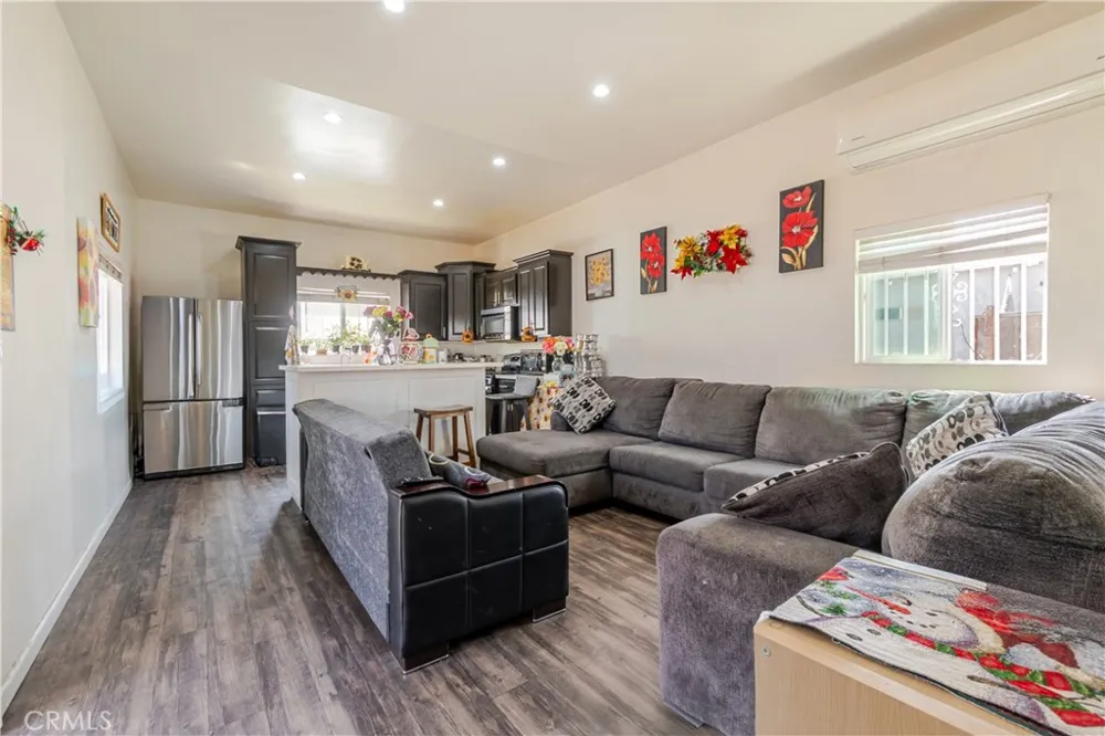 421 E 65th Los Angeles, CA 90003