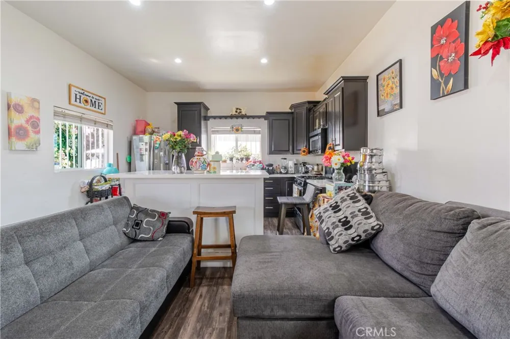 421 E 65th Los Angeles, CA 90003