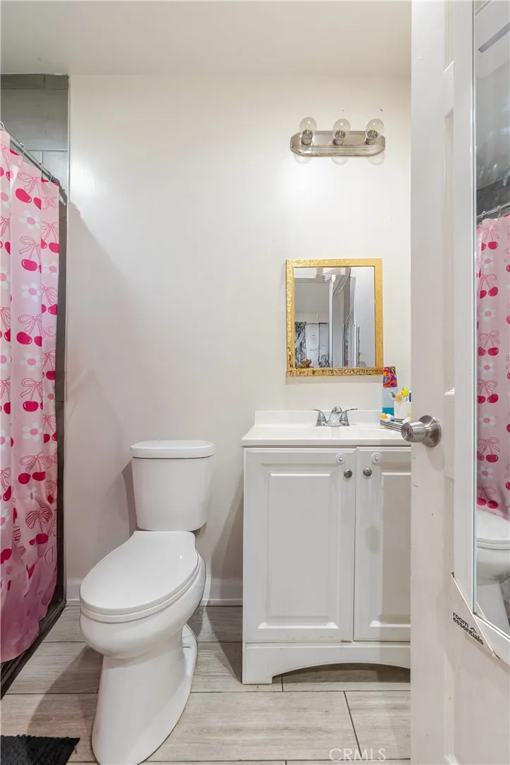 421 E 65th Los Angeles, CA 90003