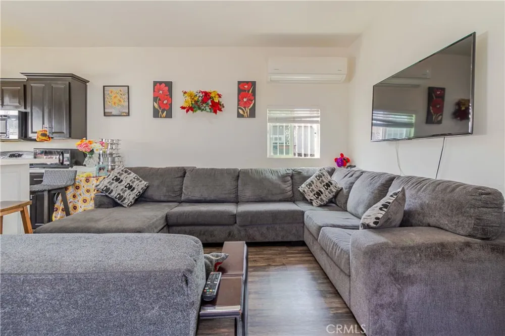 421 E 65th Los Angeles, CA 90003