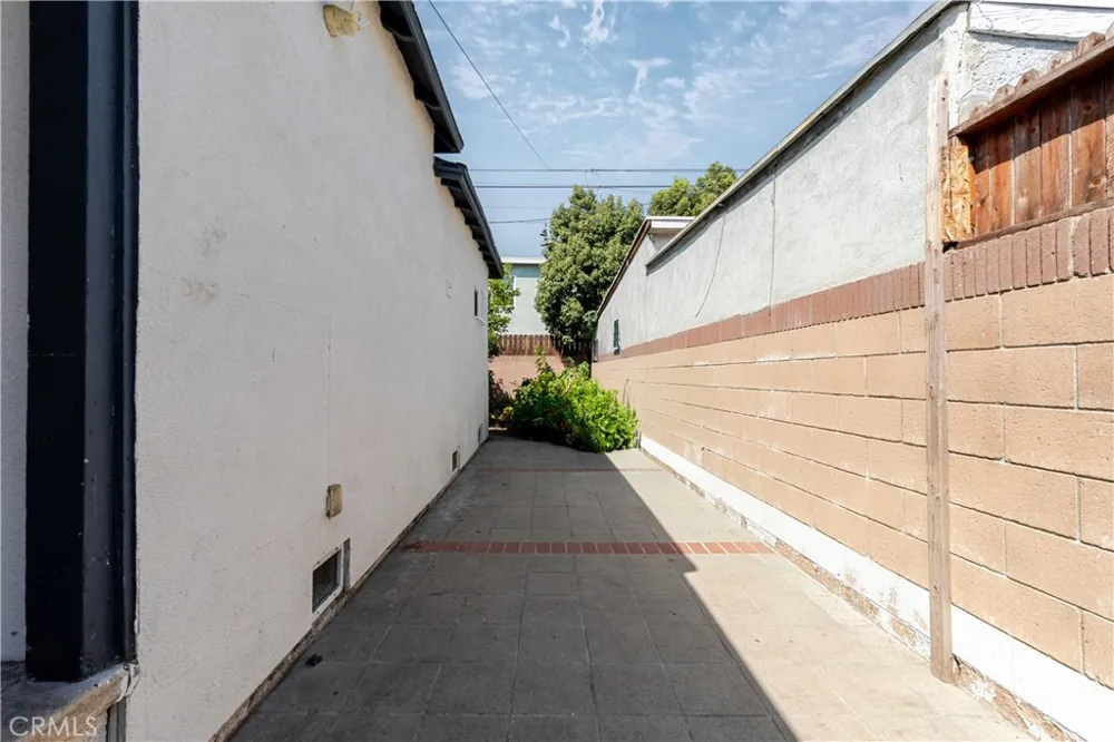 421 E 65th Los Angeles, CA 90003