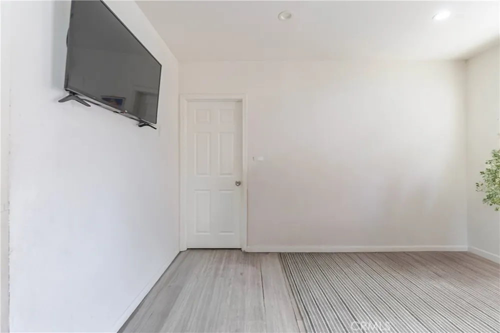 421 E 65th Los Angeles, CA 90003