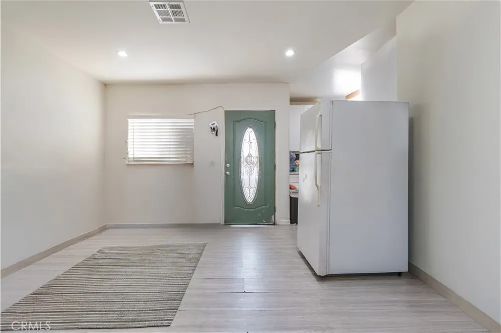 421 E 65th Los Angeles, CA 90003