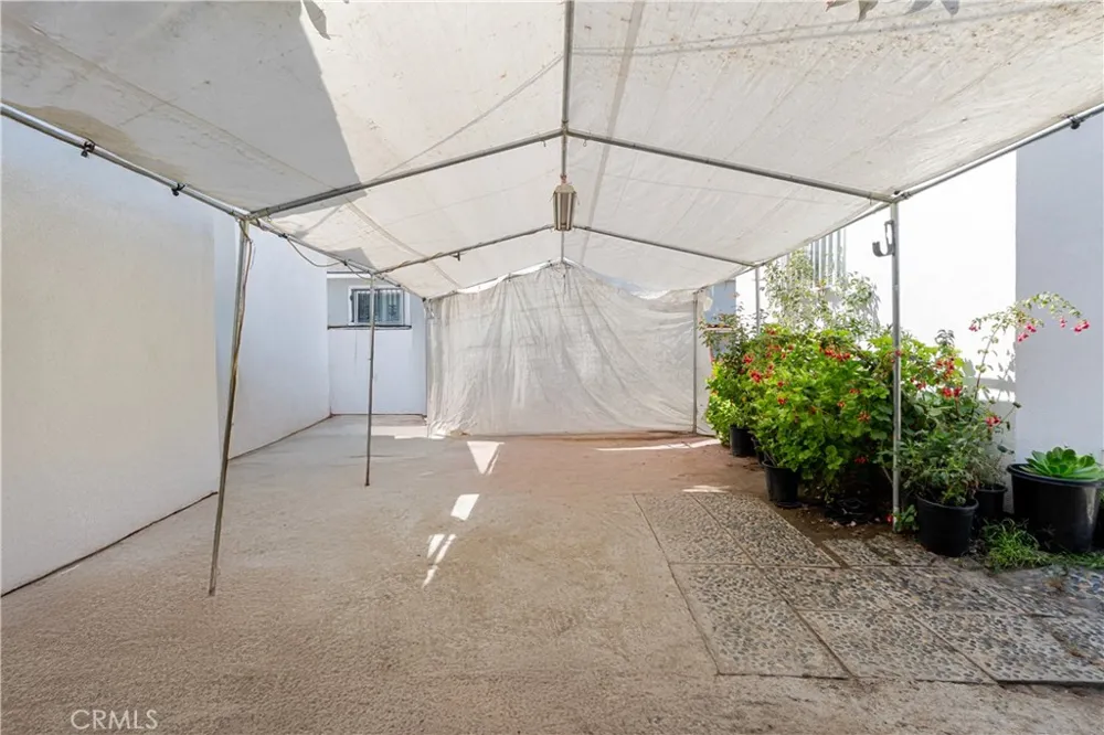 421 E 65th Los Angeles, CA 90003