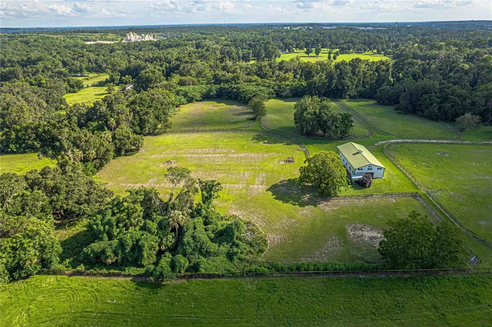12615 NW GAINESVILLE ROAD Reddick, FL 32686