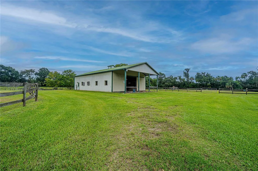 12615 NW GAINESVILLE ROAD Reddick, FL 32686