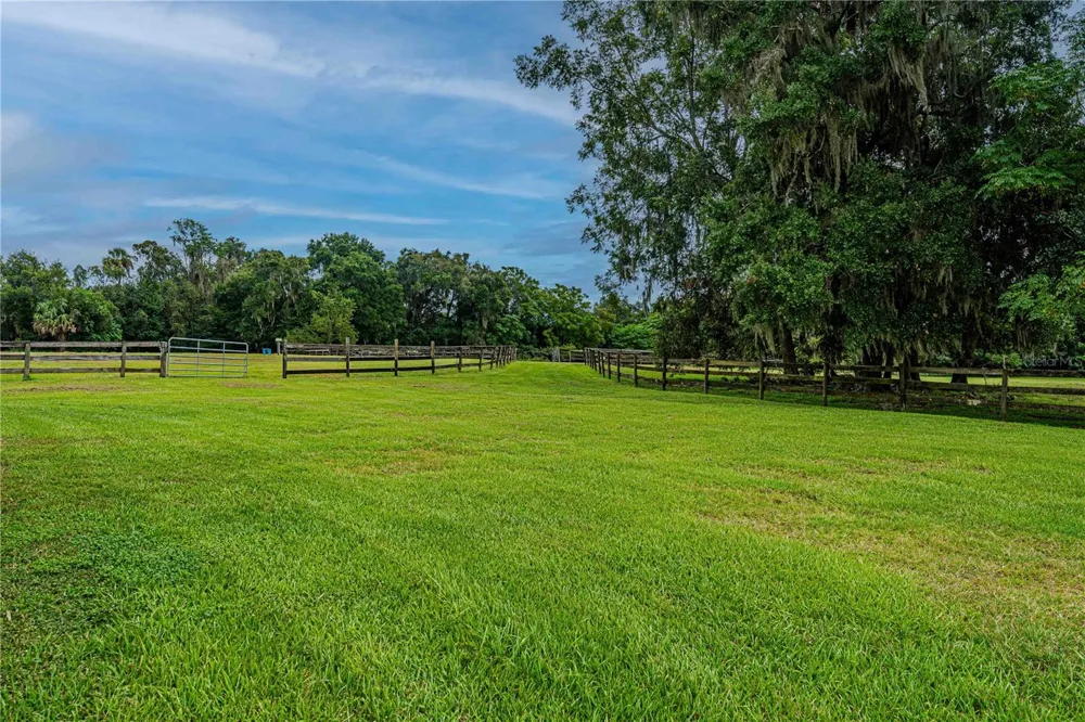 12615 NW GAINESVILLE ROAD Reddick, FL 32686