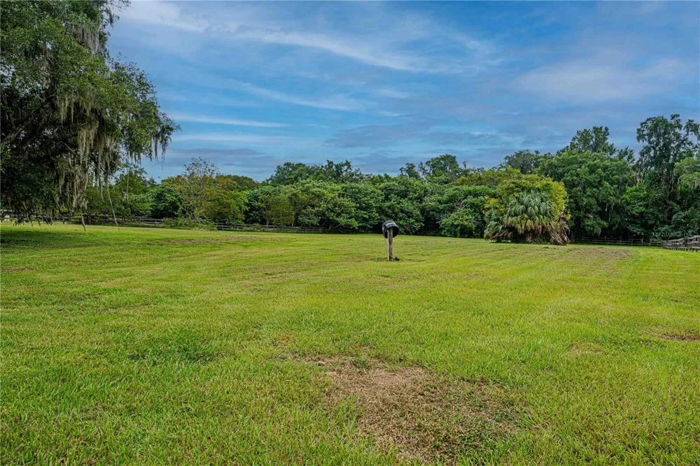 12615 NW GAINESVILLE ROAD Reddick, FL 32686
