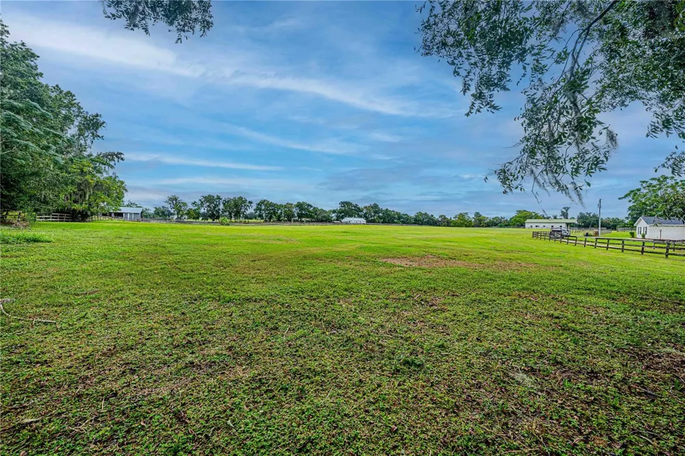 12615 NW GAINESVILLE ROAD Reddick, FL 32686