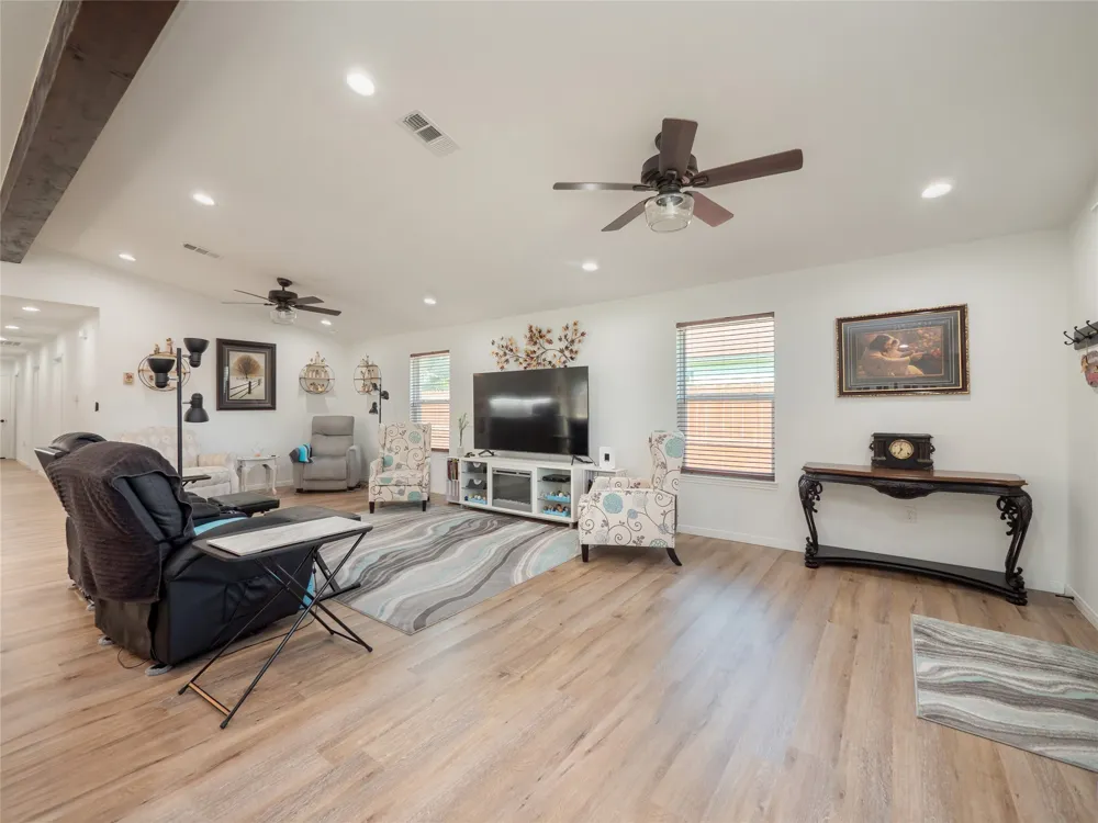 614 W 3rd Street McGregor, TX 76657