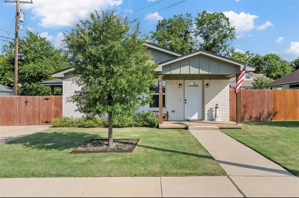 614 W 3rd Street McGregor, TX 76657