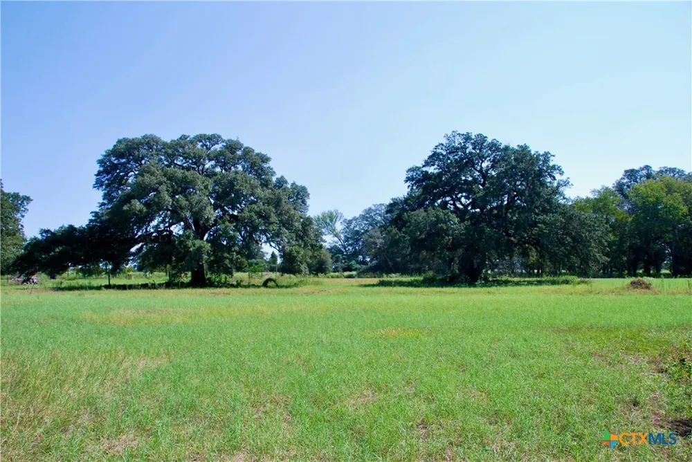 4 Harvell Lane Schulenburg, TX 78956