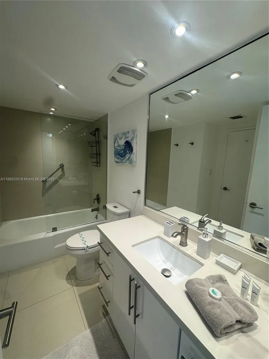 5151 Collins Ave #923 Miami Beach, FL 33140
