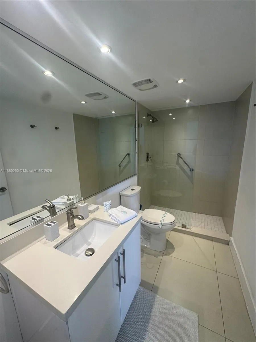 5151 Collins Ave #923 Miami Beach, FL 33140