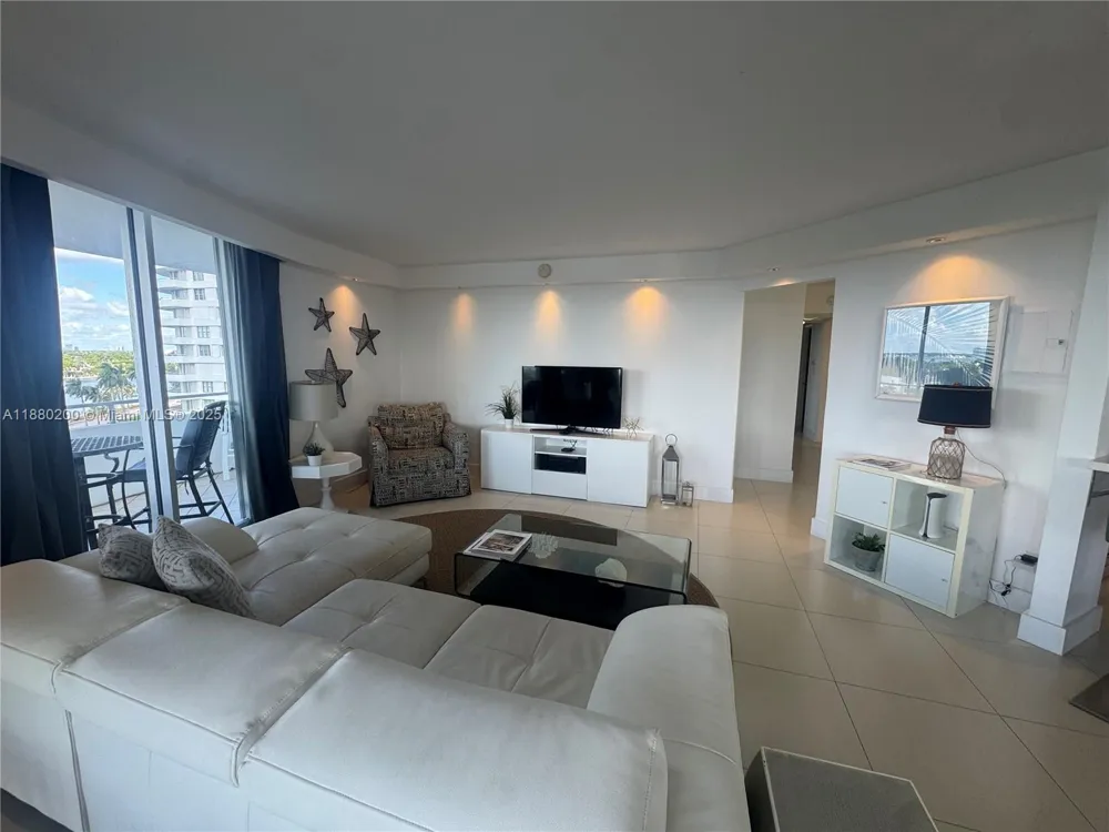 5151 Collins Ave #923 Miami Beach, FL 33140