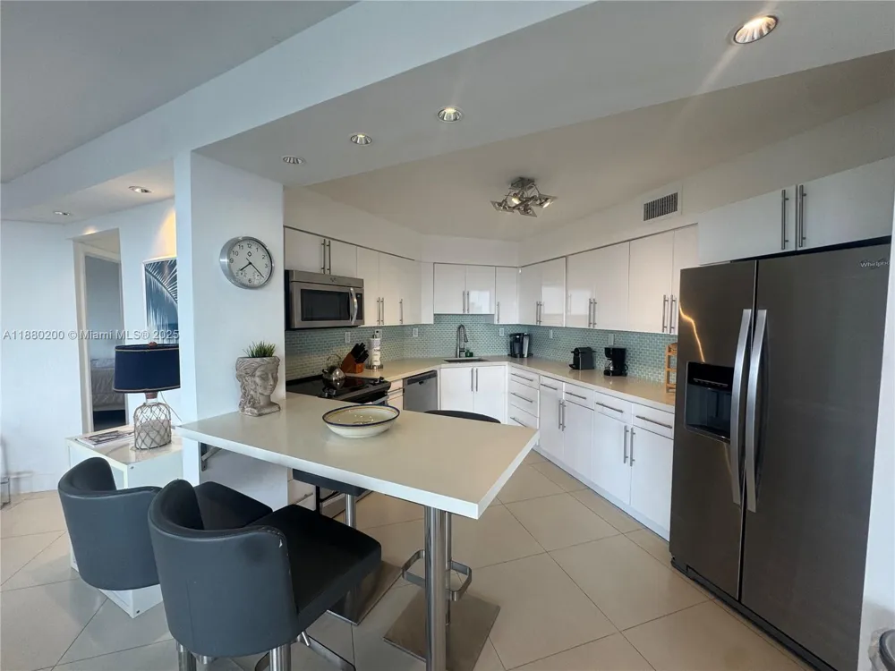 5151 Collins Ave #923 Miami Beach, FL 33140