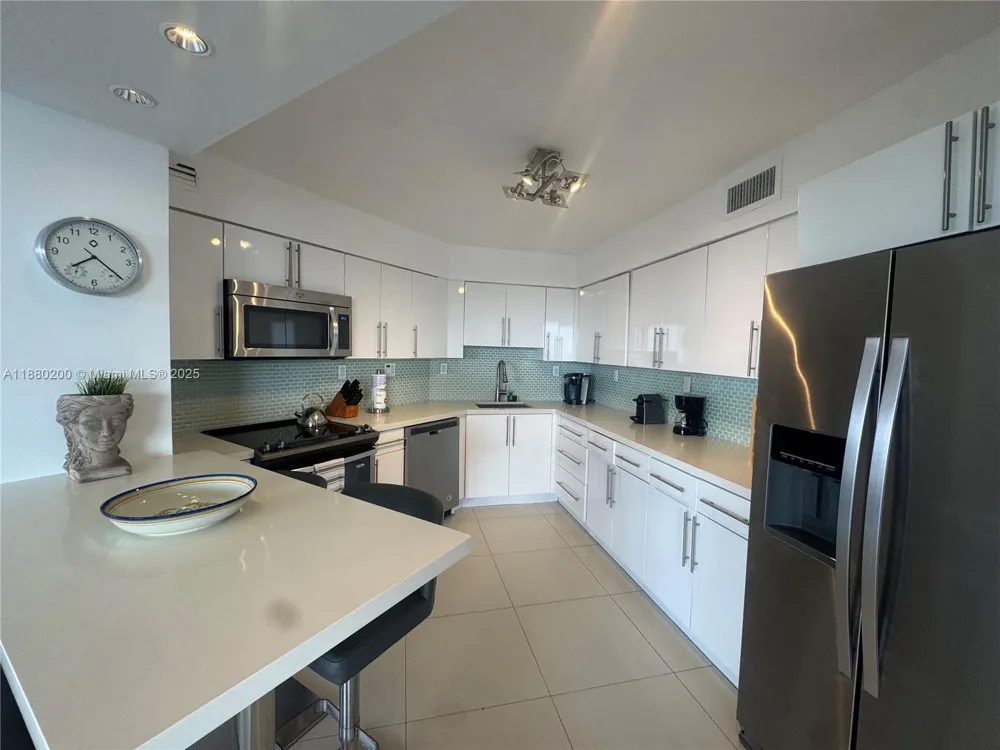 5151 Collins Ave #923 Miami Beach, FL 33140
