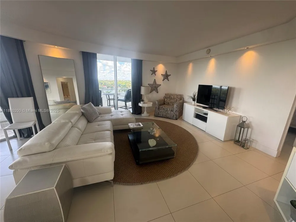 5151 Collins Ave #923 Miami Beach, FL 33140