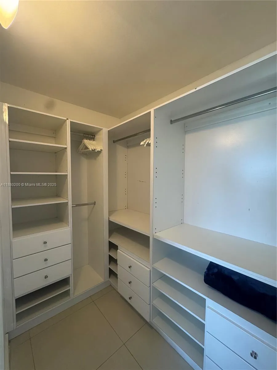5151 Collins Ave #923 Miami Beach, FL 33140