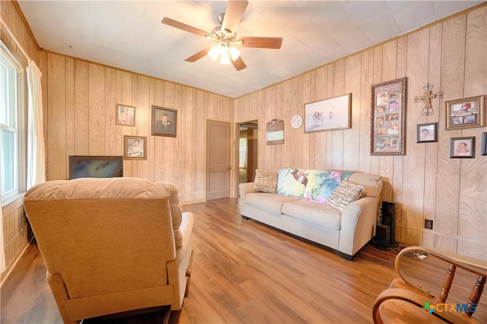 401 W Live Oak and 504 S Pecan Street Moulton, TX 77975