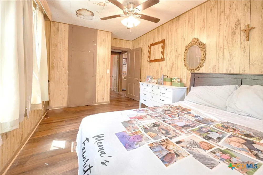 401 W Live Oak and 504 S Pecan Street Moulton, TX 77975