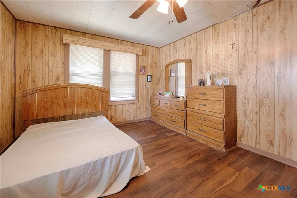 401 W Live Oak and 504 S Pecan Street Moulton, TX 77975