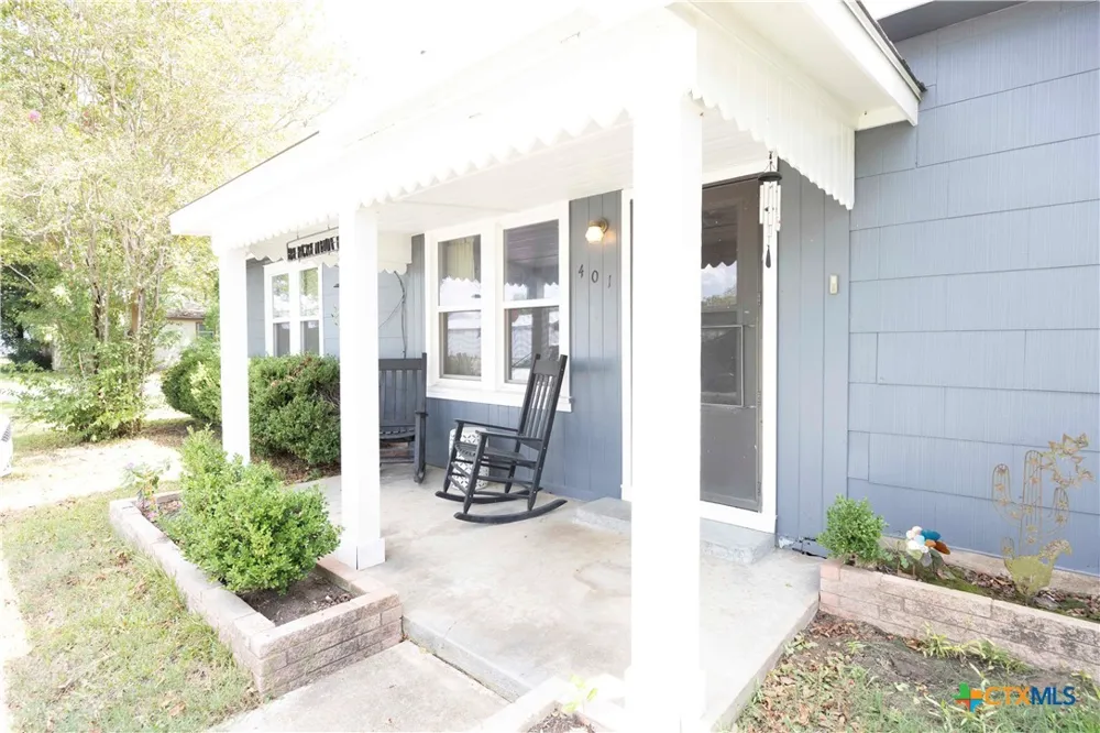 401 W Live Oak and 504 S Pecan Street Moulton, TX 77975
