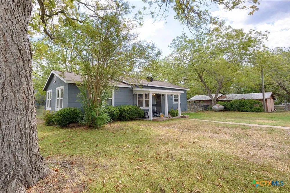 401 W Live Oak and 504 S Pecan Street Moulton, TX 77975