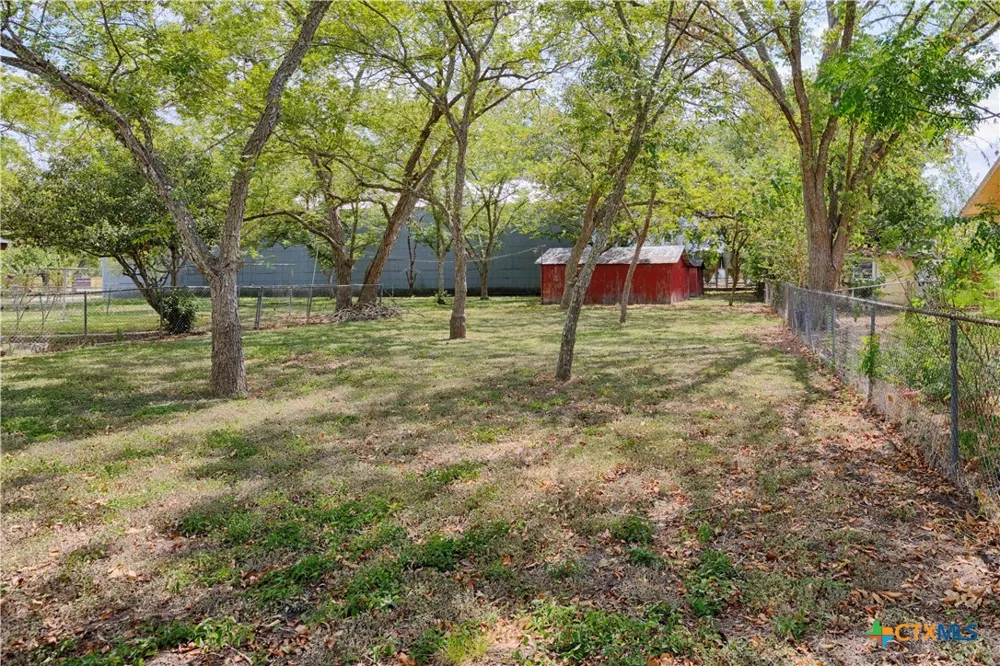 401 W Live Oak and 504 S Pecan Street Moulton, TX 77975