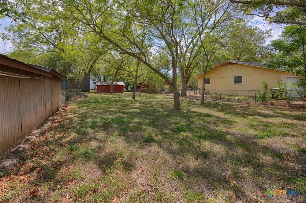 401 W Live Oak and 504 S Pecan Street Moulton, TX 77975