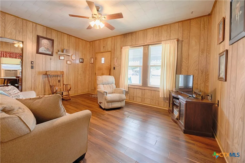 401 W Live Oak and 504 S Pecan Street Moulton, TX 77975