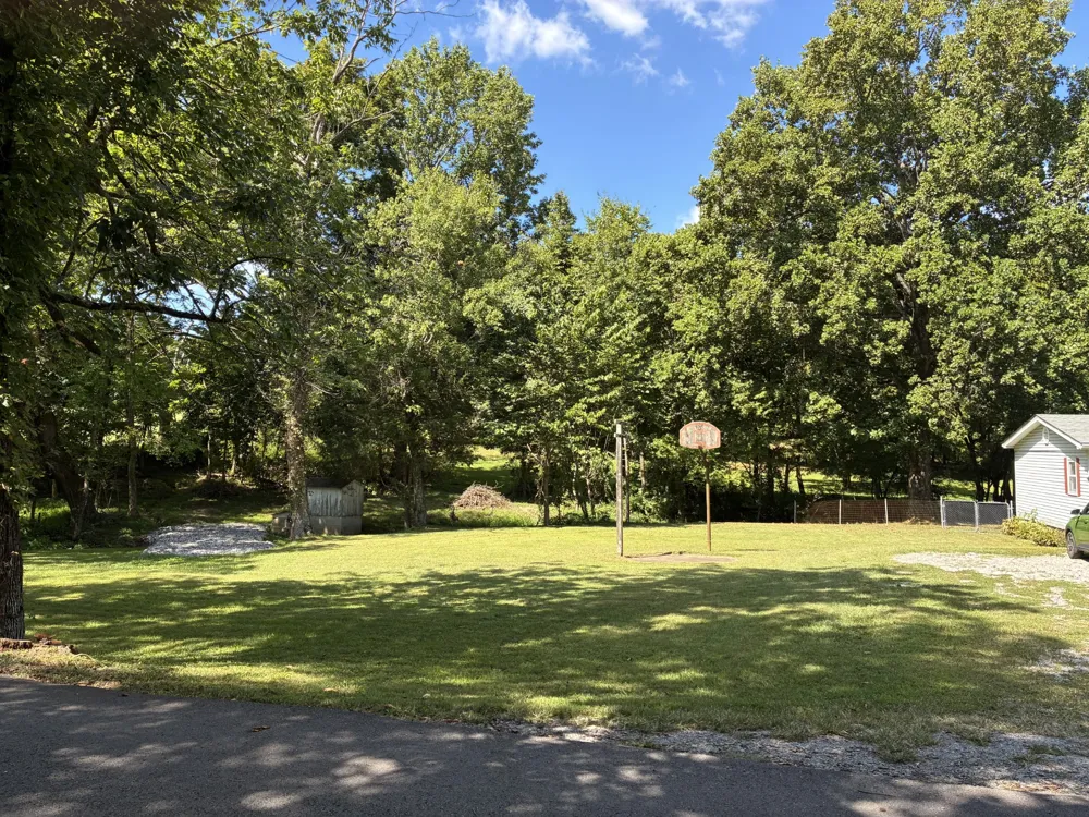 2258 S Williams Rd Greenbrier, TN 37073