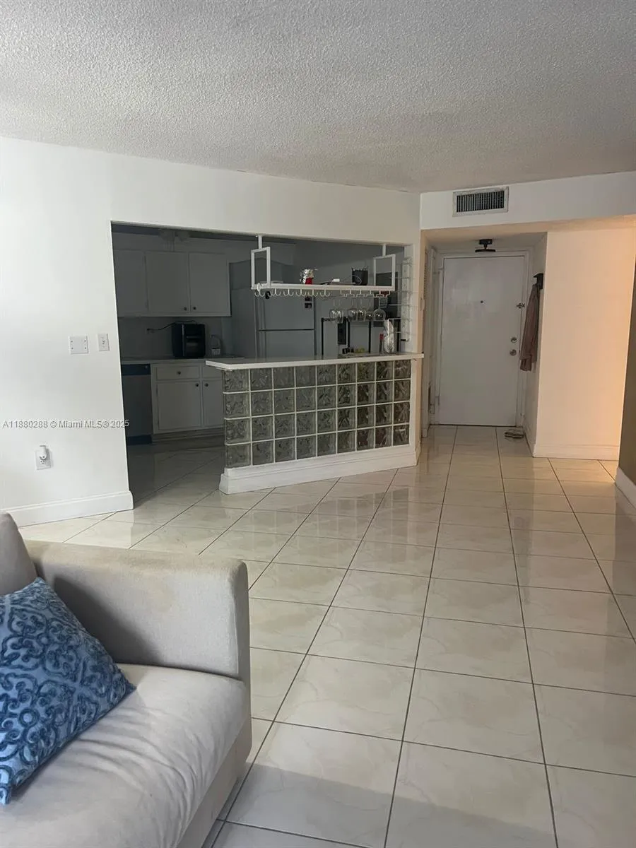 2750 NE 183rd St #1612 Aventura, FL 33160