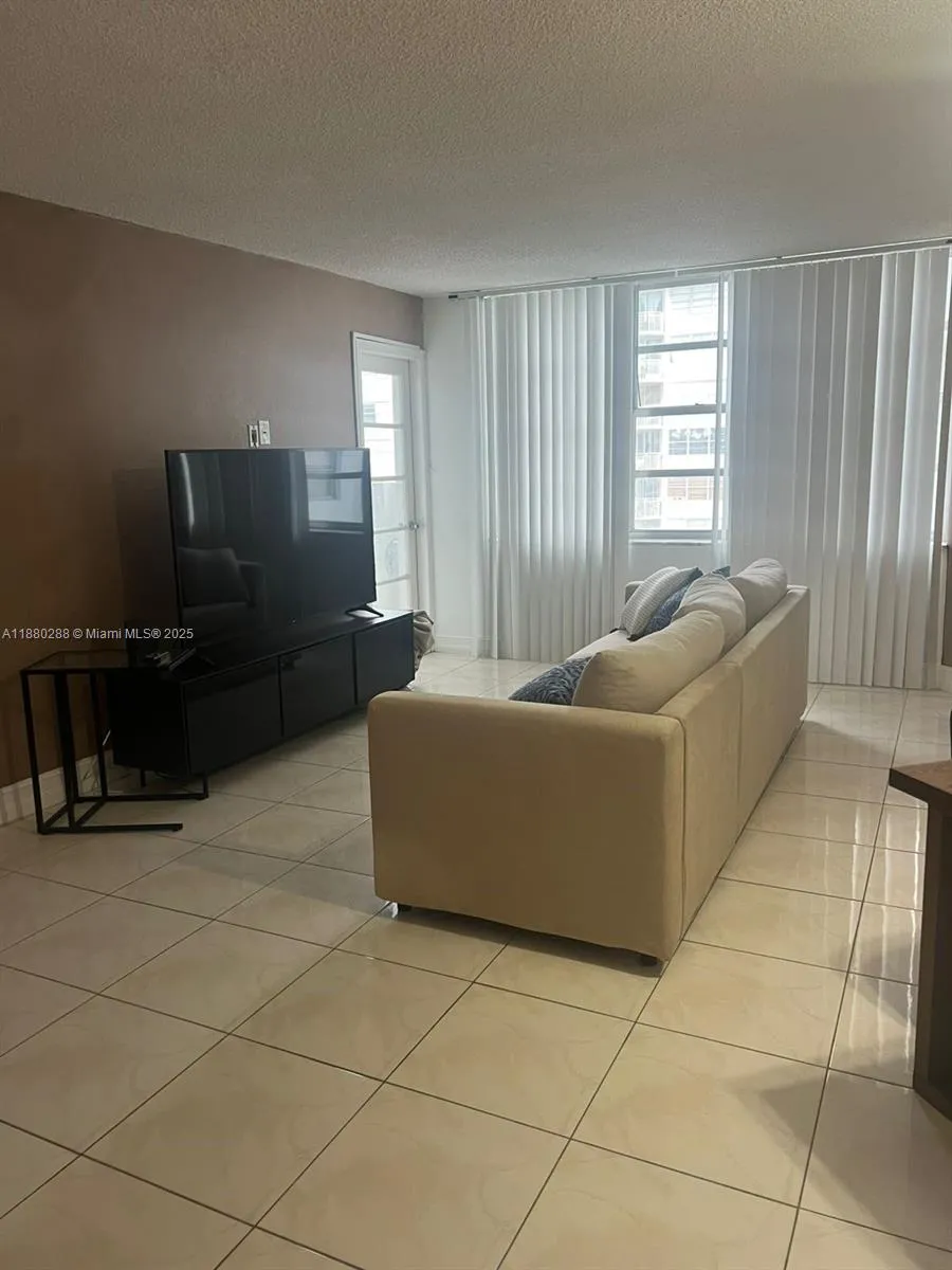2750 NE 183rd St #1612 Aventura, FL 33160